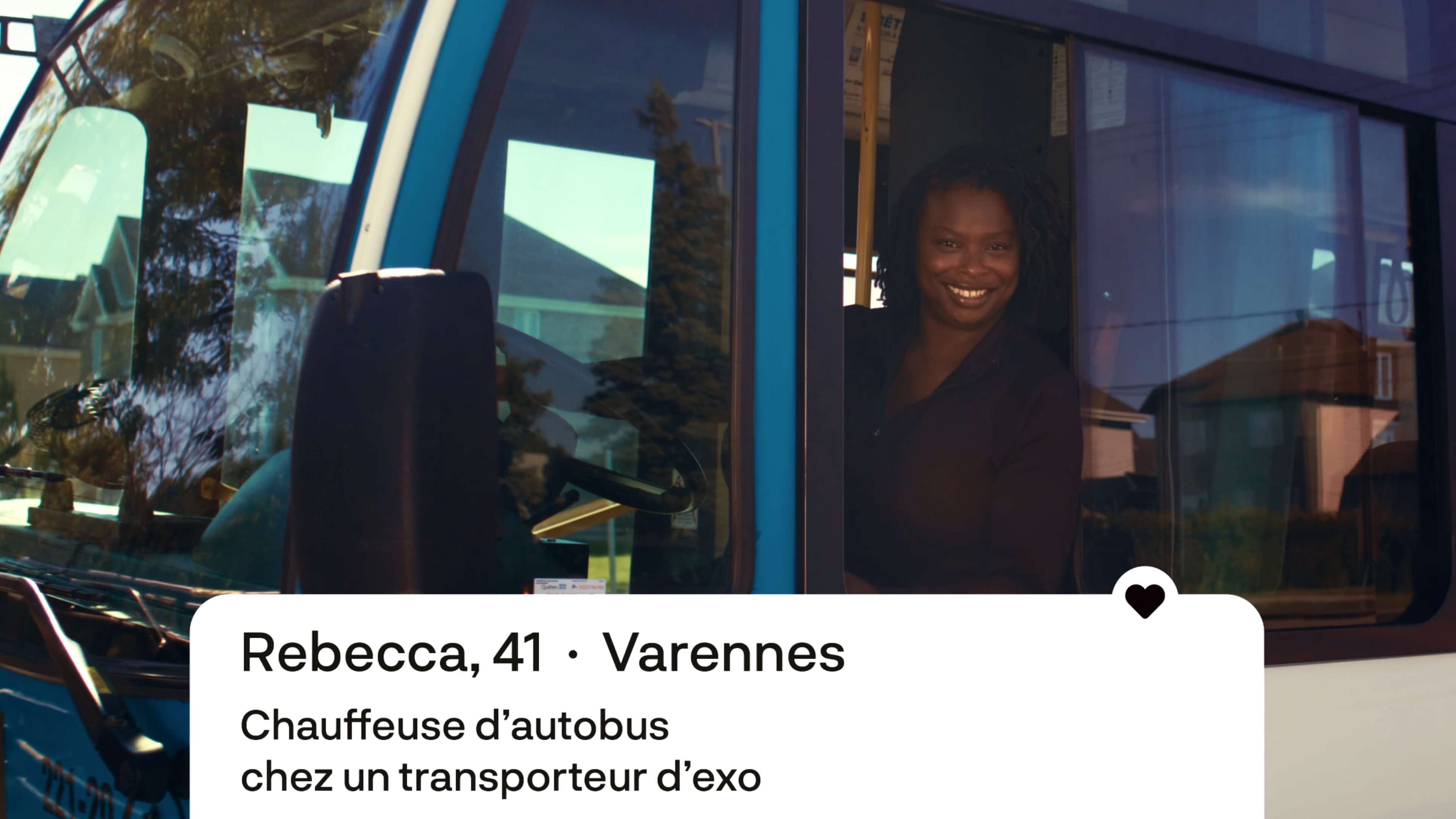 Rebecca, chauffeuse d'autobus souriante à Varennes pour exo